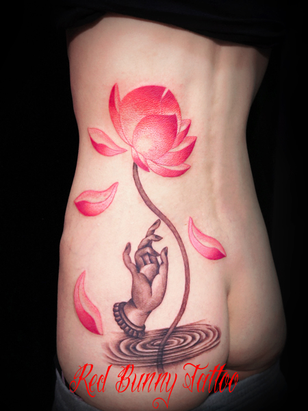tattoo lotus girl 蓮 デザイン 画像 女性 刺青