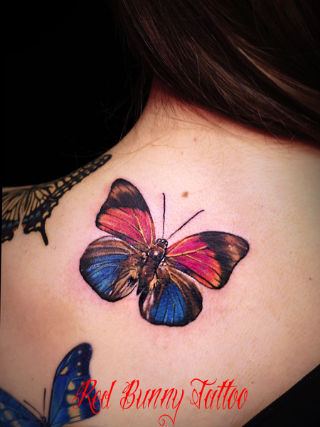 蝶のワンポイントタトゥーデザイン butterfly tattoo 女性