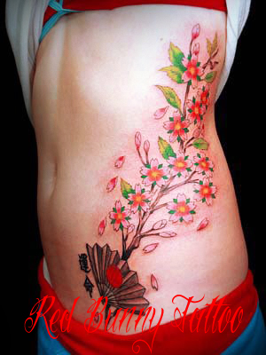 扇子と桜 タトゥーデザイン　女性のタトゥーデザイン