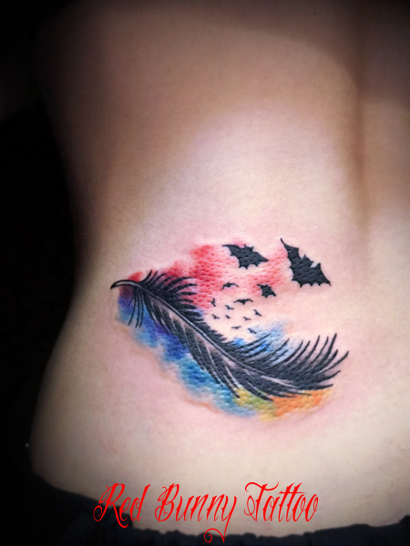 水彩 羽とコウモリのタトゥーデザイン
