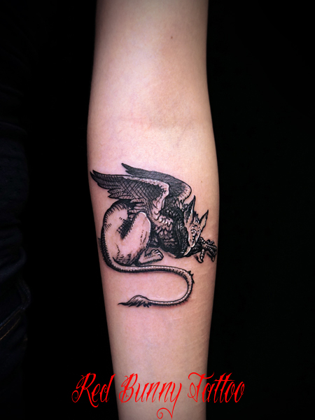 西洋ドラゴンのタトゥーデザイン dragon tattoo