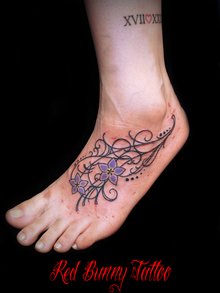 花と蔦模様のタトゥーデザイン girl tattoo