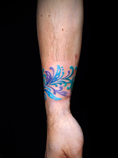 蔦模様・カラートライバルのタトゥーデザイン　tribal tattoo