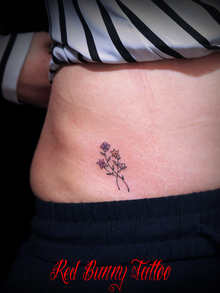 花のワンポイントタトゥーデザイン  flower tattoo