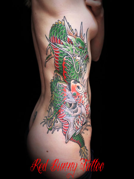 龍と鯉の刺青・タトゥーデザイン  女性の脇腹
