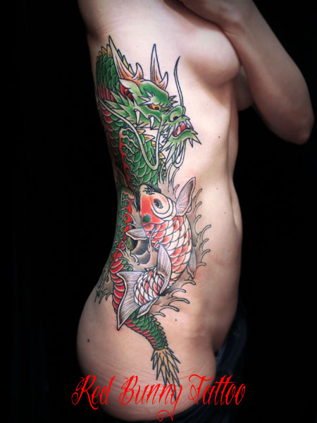 龍と鯉の刺青・タトゥーデザイン  女性の脇腹