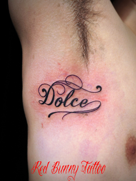 脇腹に彫った文字・メッセージのタトゥーデザイン letter tattoo