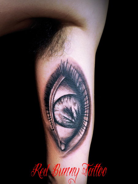 目のタトゥーデザイン リアリスティックタトゥー eye tattoo | 東京 タトゥースタジオ 吉祥寺 Red Bunny Tattoo  タトゥーデザイン・タトゥー画像