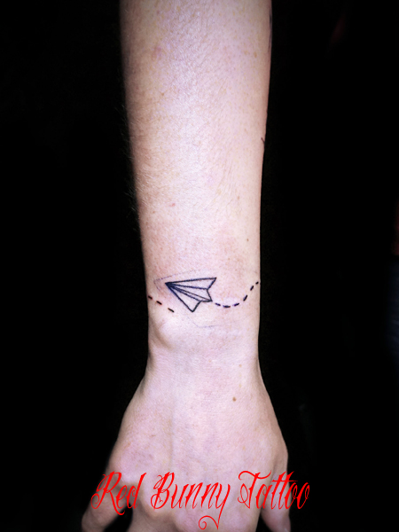 紙飛行機 猫の足跡 タトゥーデザインpaper airplane tattoo (1)