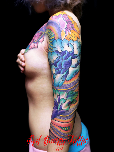 蛇と牡丹のタトゥーデザイン　女性の刺青　snake japanese woman tattoo