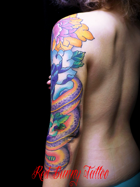 蛇と牡丹のタトゥーデザイン　女性の刺青　snake japanese woman tattoo
