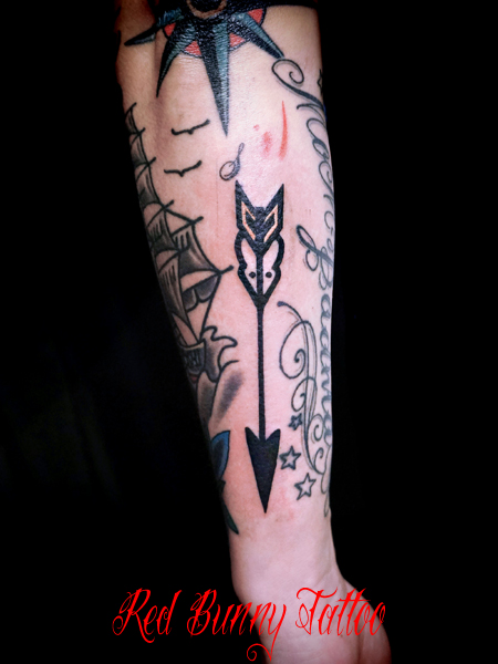弓矢のタトゥーデザイン arrow tattoo