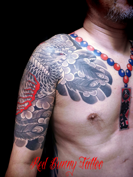 鳳凰と数珠の刺青、和彫り、タトゥーデザイン