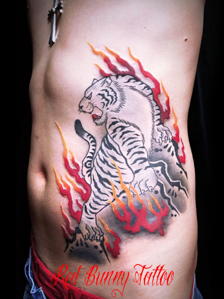 白虎の刺青・タトゥーデザイン　脇腹　white tiger tattoo
