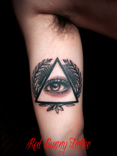 イルミナティ 目 タトゥーデザイン illuminati eye tattoo