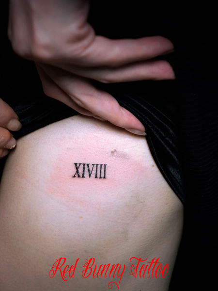 文字・メッセージのタトゥーデザイン　脇腹・女性  Letter tattoo