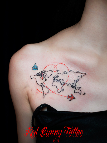 世界地図のタトゥーデザイン 　女性・胸 worldmap tattoo