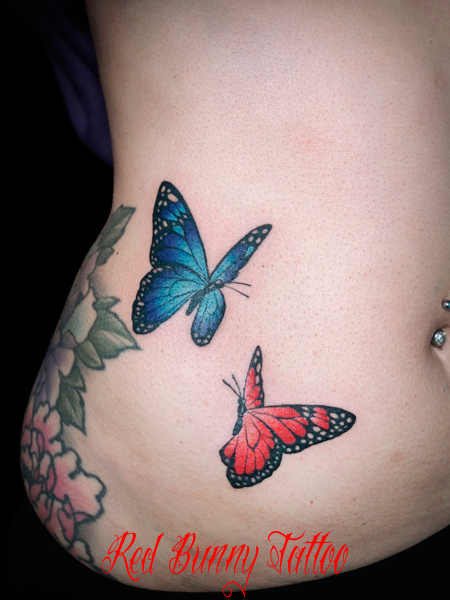 蝶のタトゥーデザイン 女性のお腹 butterfly tattoo