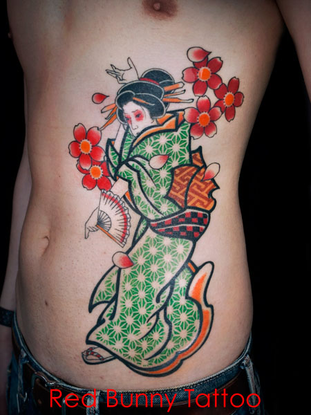 芸者 脇腹 刺青 タトゥーデザイン 着物 日本の女性