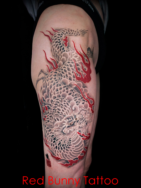 白筋の龍 女性の腿 ホワイトライン japanese dragon tattoo