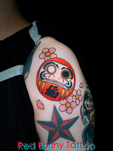 だるまと桜の刺青・タトゥーデザイン　縁起物・lucky daruma tattoo