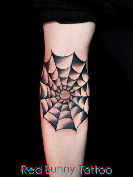 肘の蜘蛛の巣・スパイダーウェブのタトゥーデザイン　spiderweb tattoo