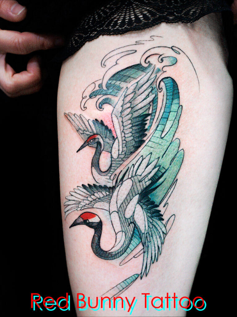 鶴のタトゥーデザイン　水彩スケッチ・パステルカラー・女性の腿 crane tattoo