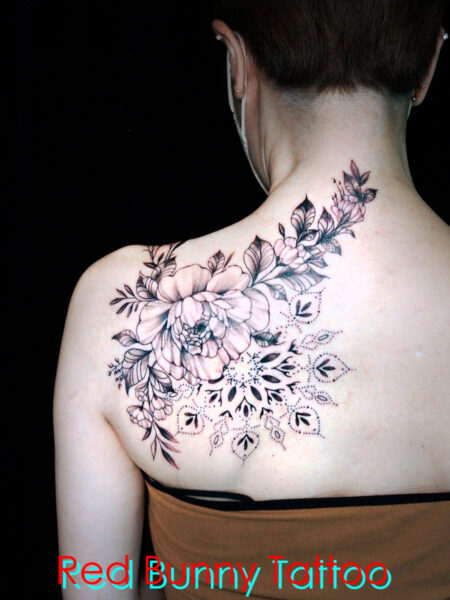 フラワータトゥーデザイン　花・植物・女性の背中　flower tattoo