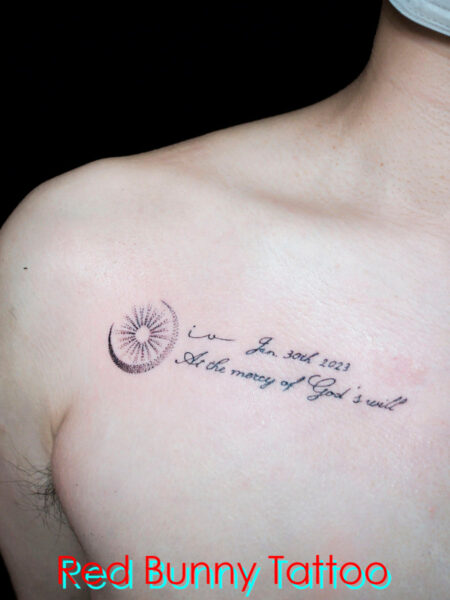 文字・レタリング　タトゥーデザイン　胸・筆記体・letter tattoo　月　太陽