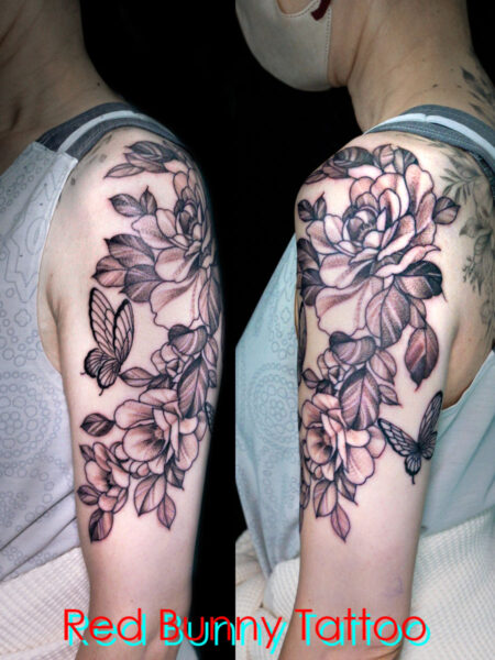 花と蝶のタトゥーデザイン　女性の肩・ドットタトゥー・flower & butterfly tattoo