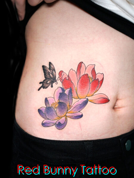 蓮と蝶のタトゥーデザイン　女性の腹部 lotus&butterfly tattoo