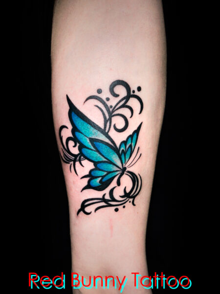 蝶とトライバル模様のタトゥーデザイン　blue butterfly tirbal tattoo