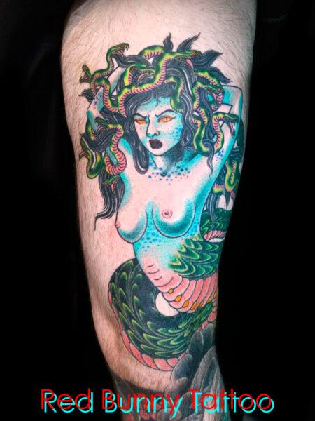 メデューサのタトゥーデザイン　ギリシャ神話・蛇・腿・medusa tattoo