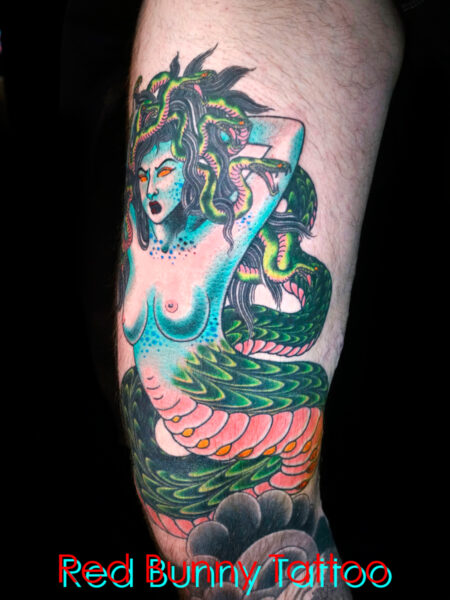 メデューサのタトゥーデザイン　ギリシャ神話・蛇・腿・medusa tattoo