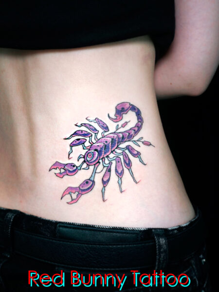 サソリのタトゥーデザイン　マグヌスデザイン・女性の腰・scorpion tattoo