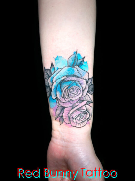 バラのタトゥーデザイン　水彩・ウォーターカラー・女性の手首・傷の上・rose tattoo