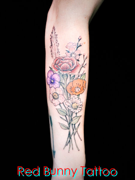花束　フラワータトゥーデザイン flower bouquet tattoo　女性の腕