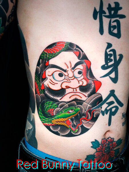 ダルマの刺青・タトゥーデザイン　達磨・禅・縁起物・蛇・脇腹  daruma tattoo