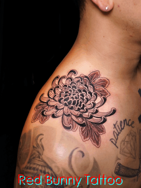 菊のタトゥーデザイン フラワータトゥー・肩・Chrysanthemum tattoo
