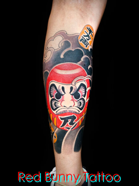 だるま・達磨のタトゥーデザイン　daruma tattoo・縁起物・ふくらはぎ