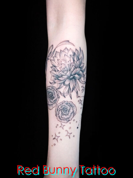 花・植物・フラワータトゥーデザイン　flower tattoo 女性　バラ　脇腹