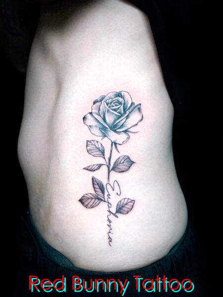 花・植物・フラワータトゥーデザイン　flower tattoo 女性　バラ　脇腹