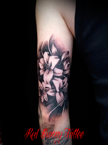 蝶と花のタトゥーデザイン紹介 ワンポイント 女性 Butterfly Flower Tattoo
