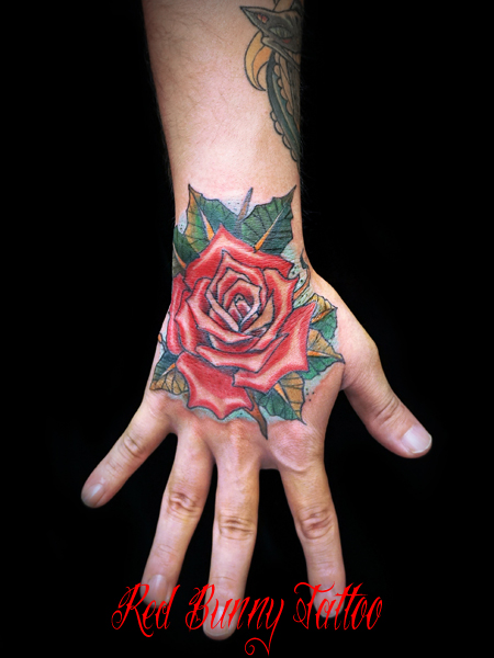 蝶と花のタトゥーデザイン紹介 ワンポイント 女性 Butterfly Flower Tattoo