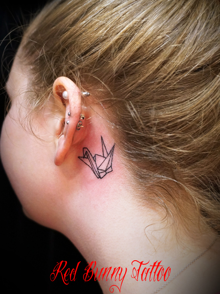 耳裏 首のワンポイント タトゥーデザイン 画像 東京 吉祥寺 Redbunnytattoo