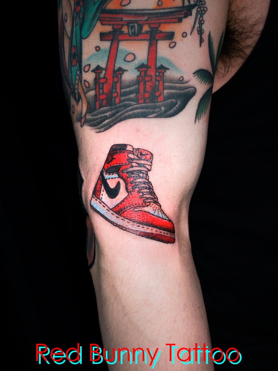 iCL̃Xj[J[̃^gD[fUC nike tattoo